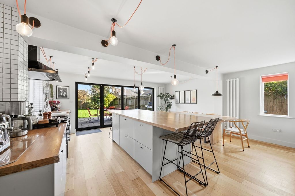 Property photo 2 of 29