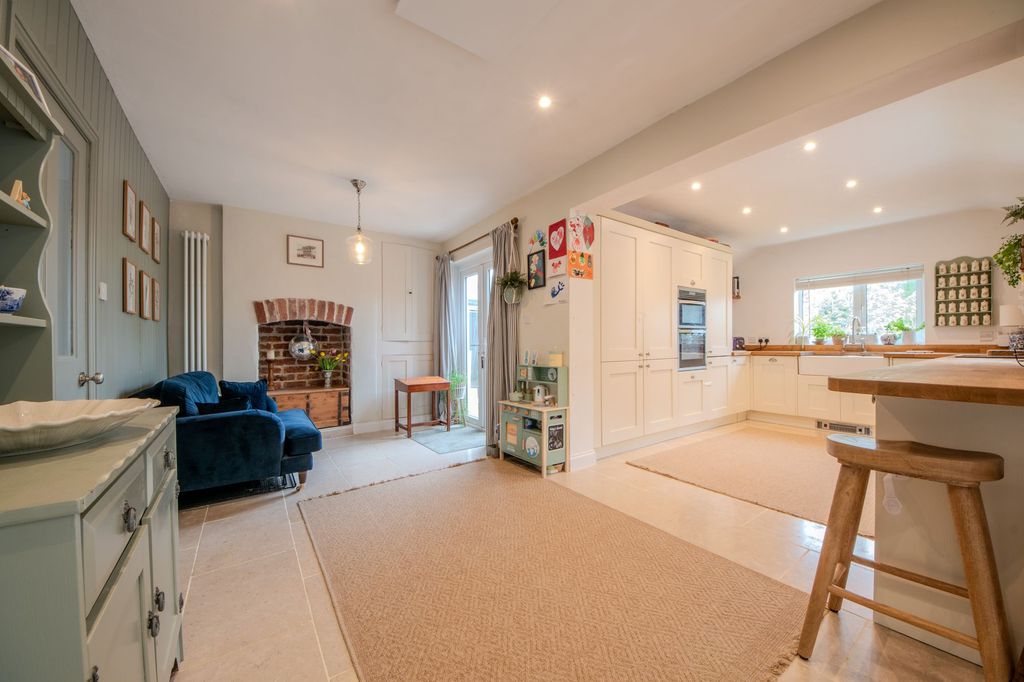 Property photo 2 of 16