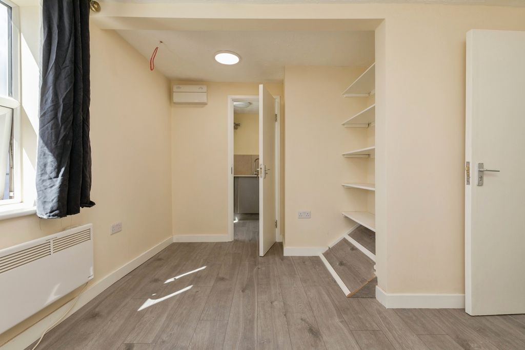 Property photo 1 of 8 Pbox-Img.Jpg