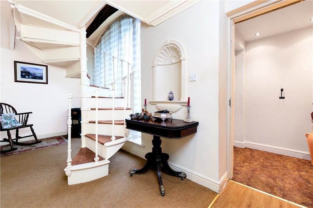 Property photo 2 of 21 Hallway