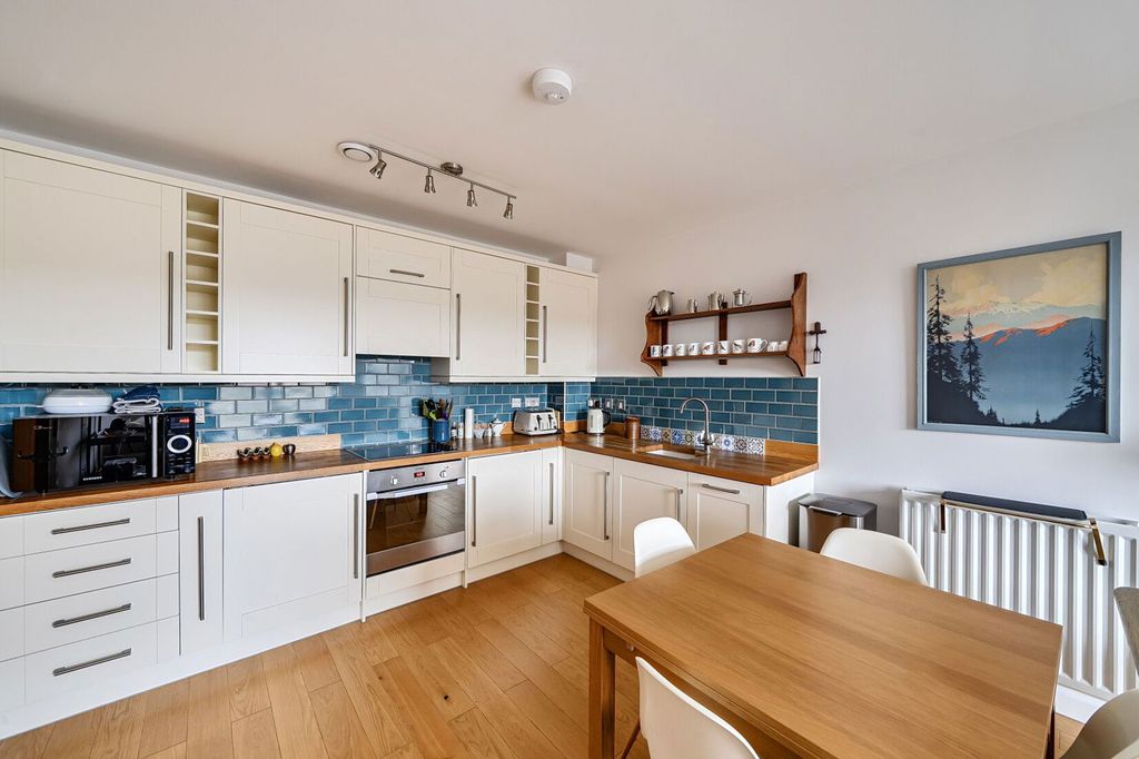 Property photo 2 of 21