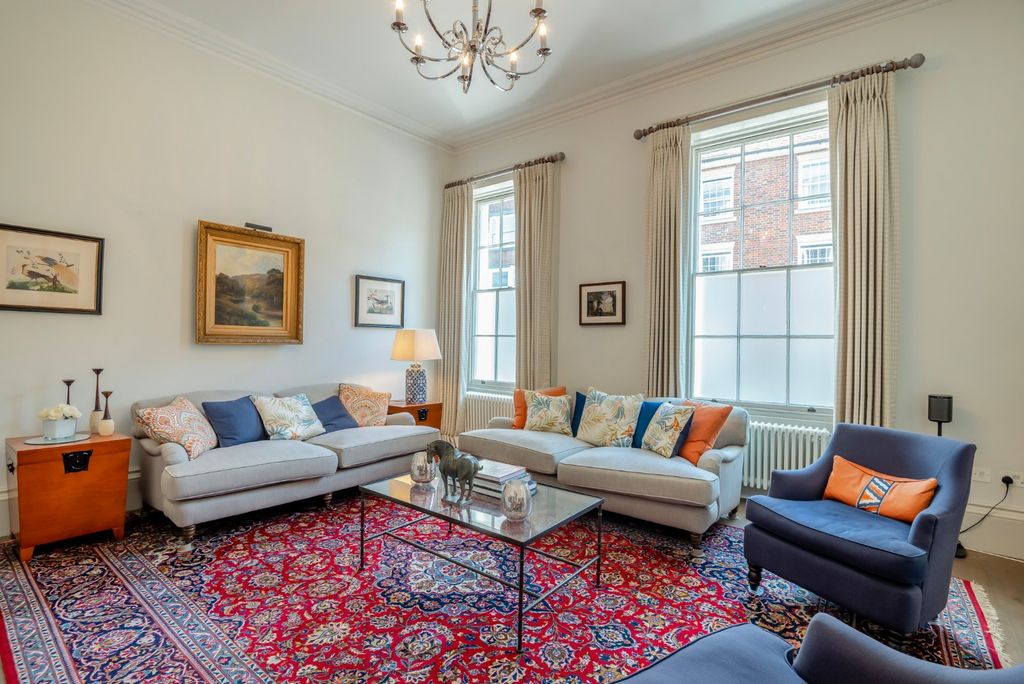 Property photo 3 of 19 Sitting Room