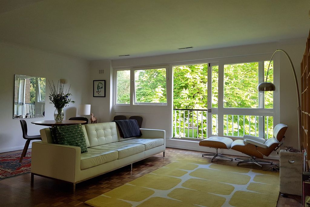 Property photo 1 of 14 Living Room