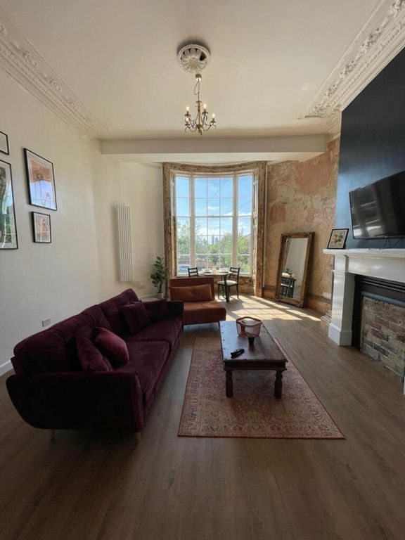Property photo 1 of 6 A Spacious And Inviting Large Modern Living Room F...