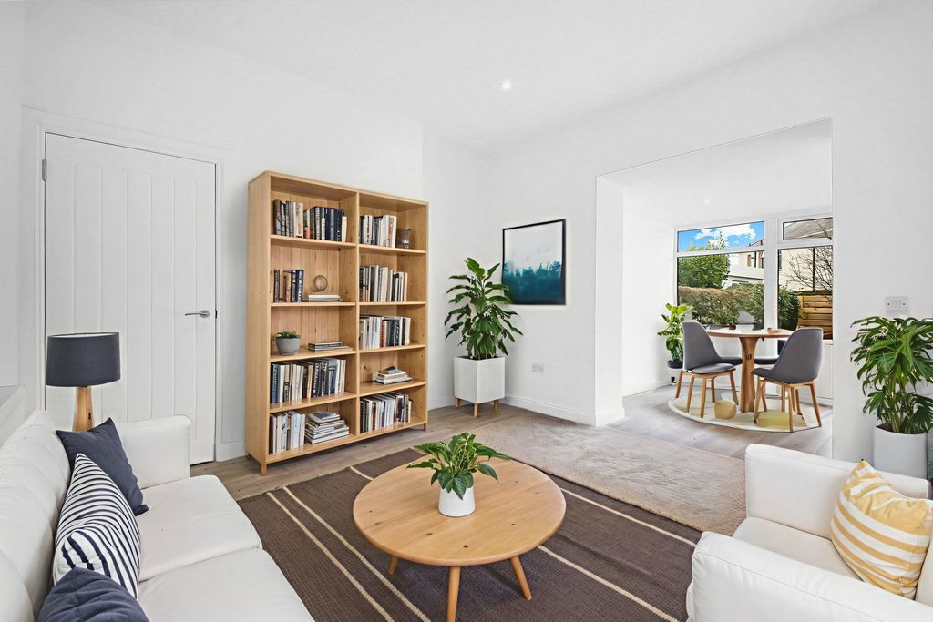 Property photo 2 of 34