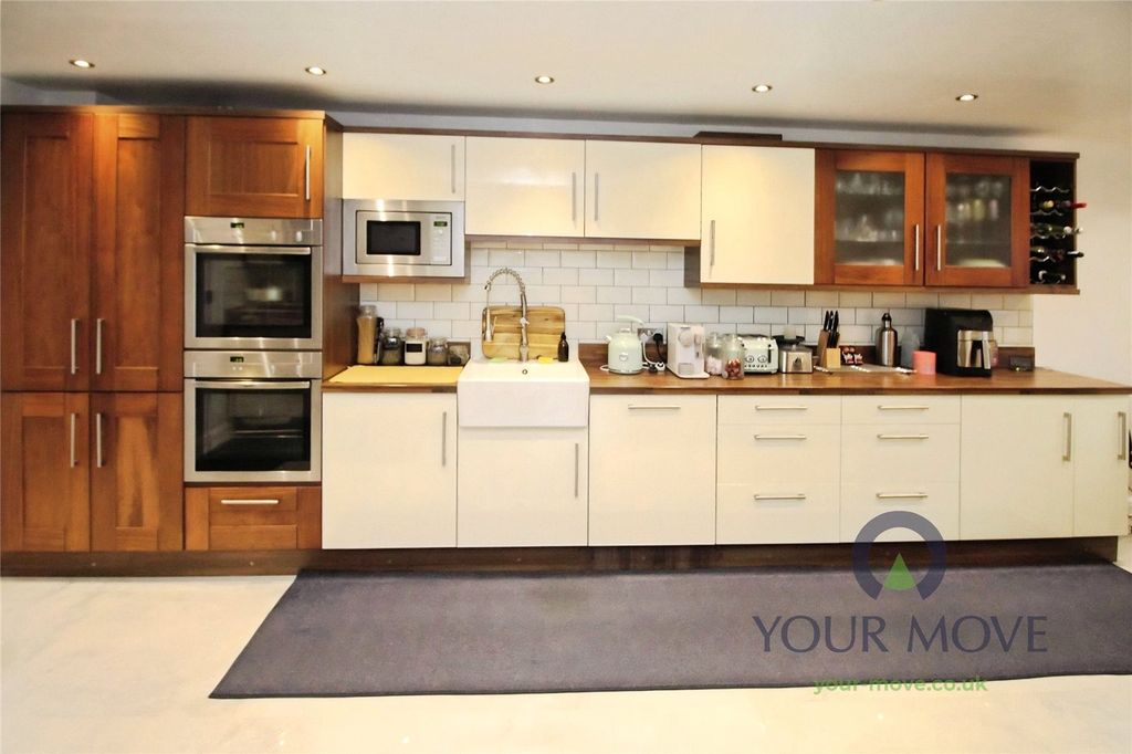 Property photo 3 of 26 Kitchen/Diner