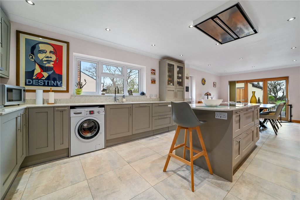 Property photo 3 of 40 Kitchen