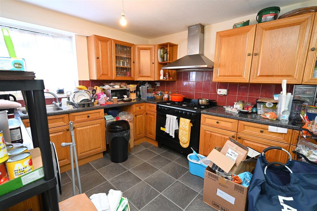 Property photo 2 of 9 Kitchen1.Jpg