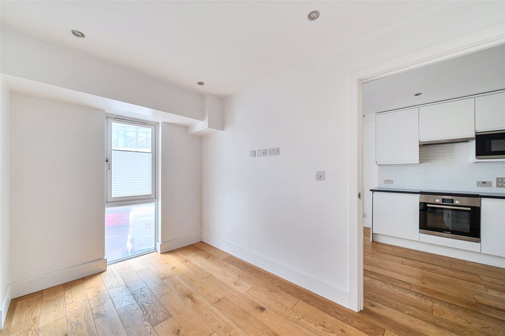 Property photo 2 of 8 Picture No. 16