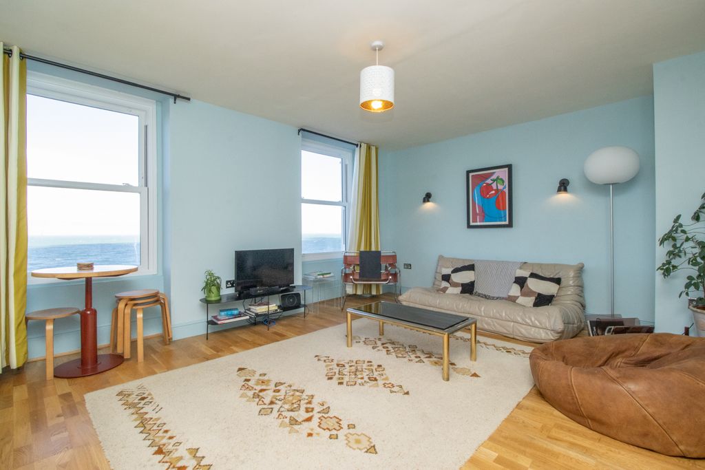 Property photo 3 of 12 Picture 3