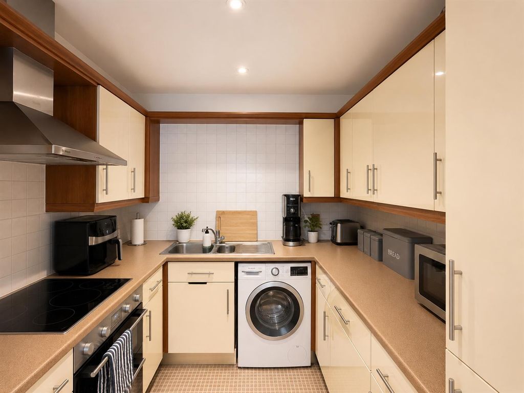 Property photo 3 of 8 Coopers Estate Agents