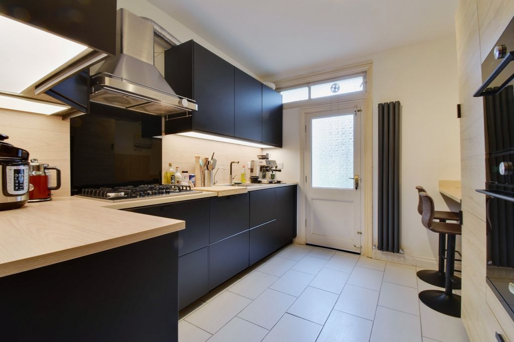 Property photo 3 of 8 Picture No. 10