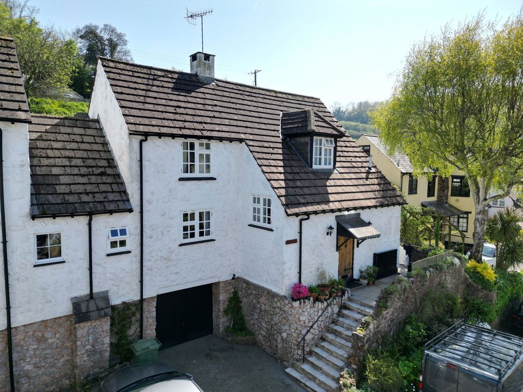 Property photo 2 of 32