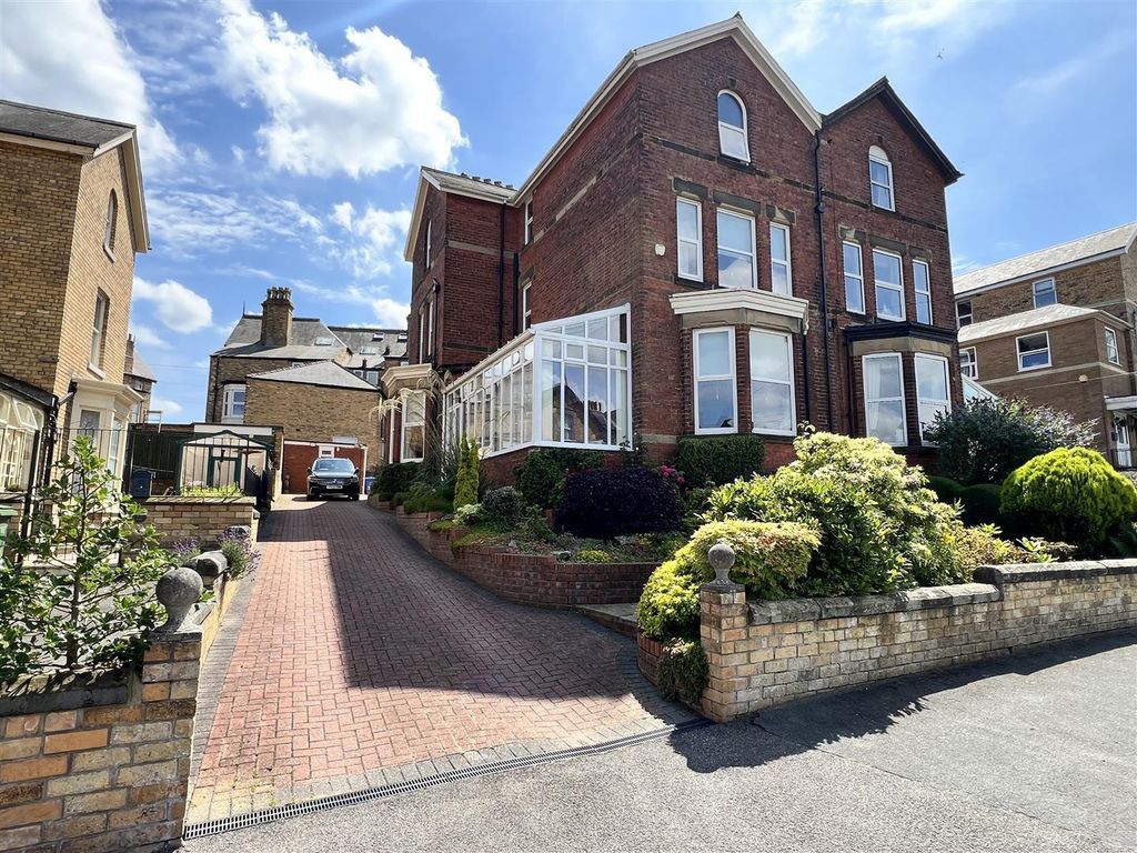 Property photo 1 of 31