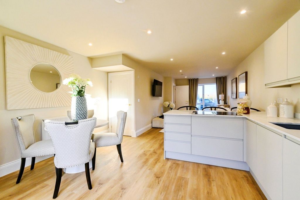 Property photo 3 of 17 Picture No. 10