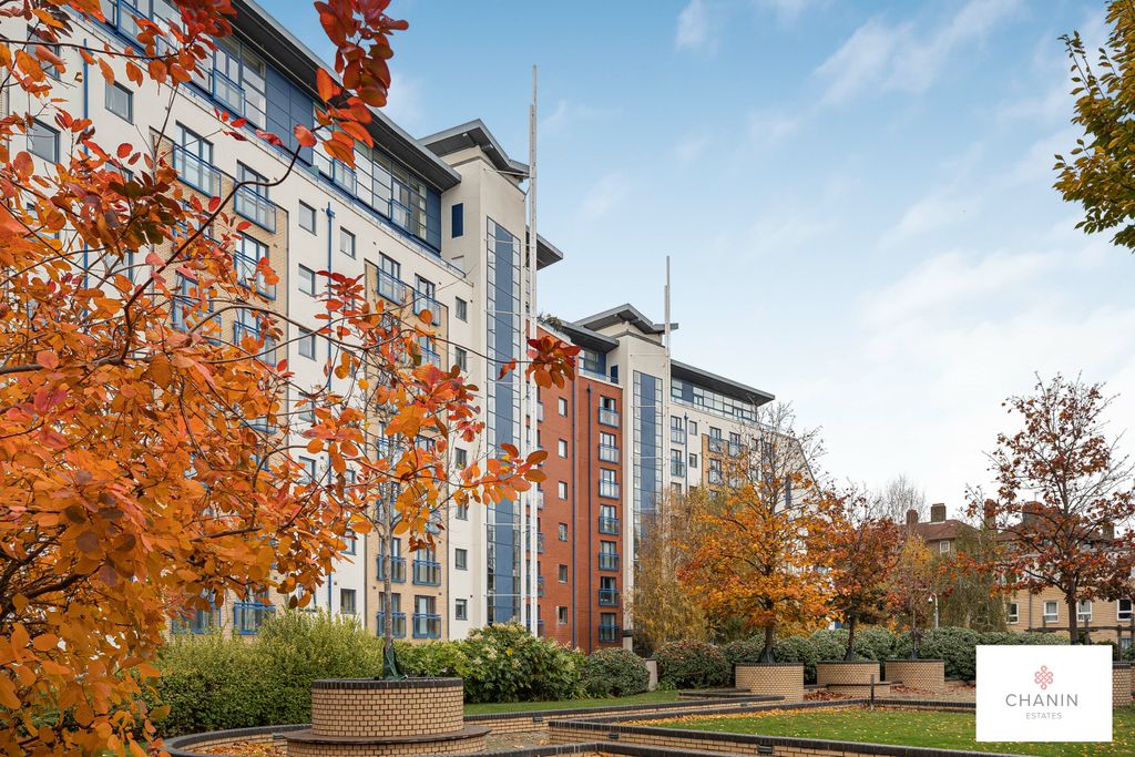 Property photo 1 of 17 Exterior 2