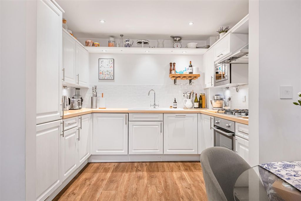 Property photo 3 of 12 12_70908.Jpg