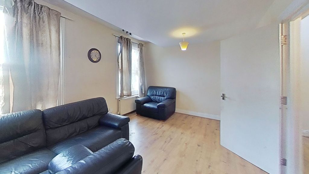 Property photo 2 of 5