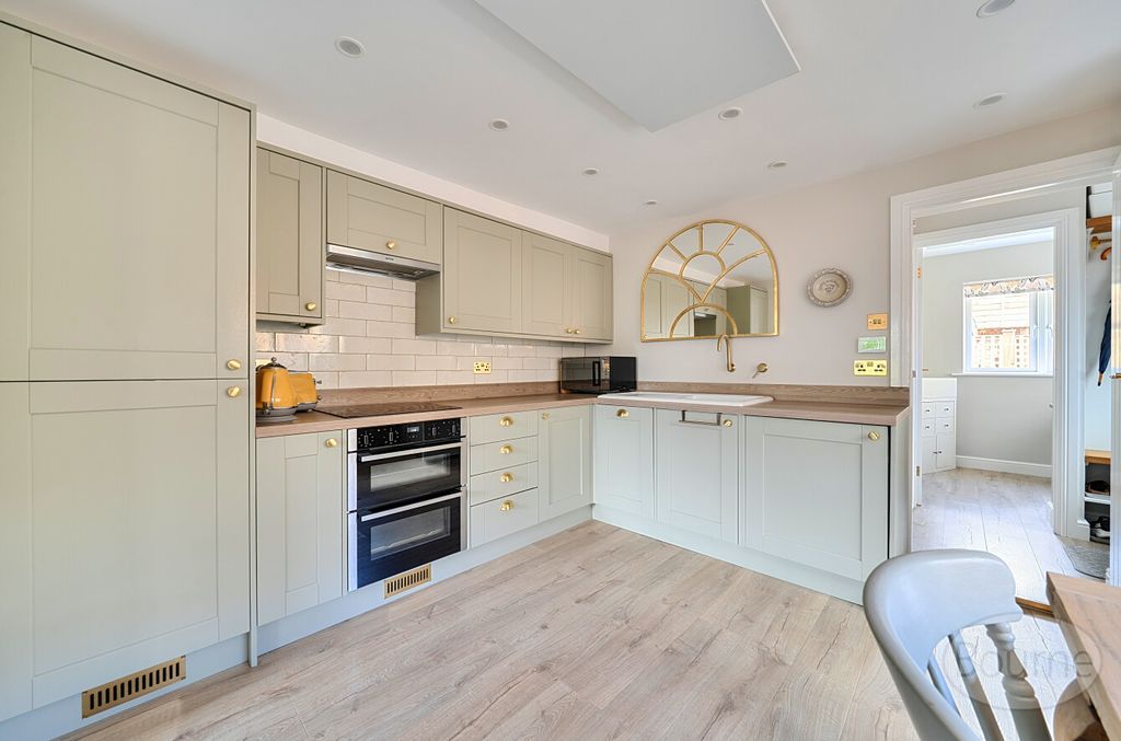 Property photo 3 of 22 98d41F13-8c0A-4Bc...