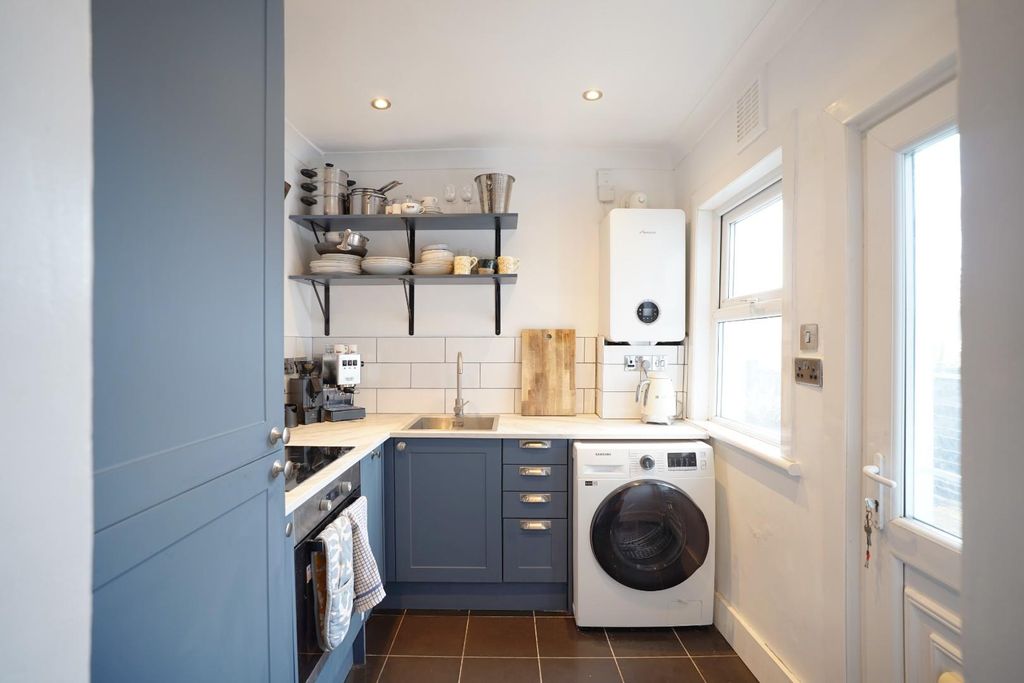 Property photo 3 of 8 8.Jpg