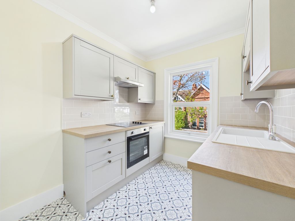 Property photo 3 of 8 Kitchen