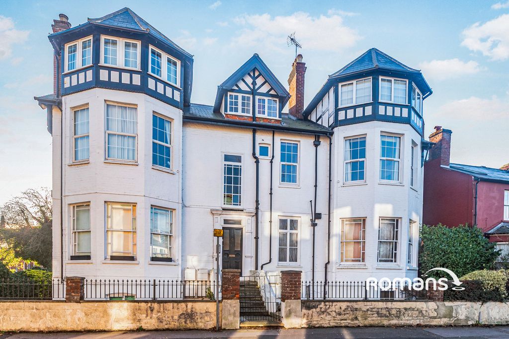 Property photo 1 of 10 Photo