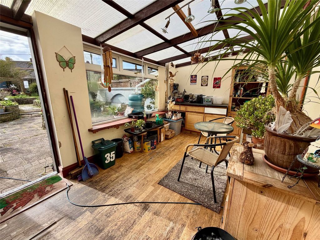 Property photo 2 of 27 Picture No. 24