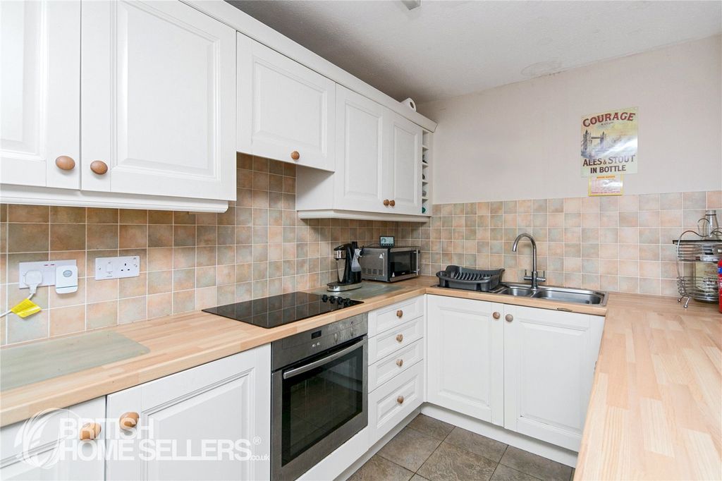 Property photo 2 of 11 Picture No. 18