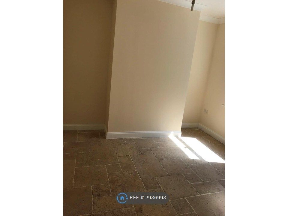 Property photo 3 of 11 Dining Room
