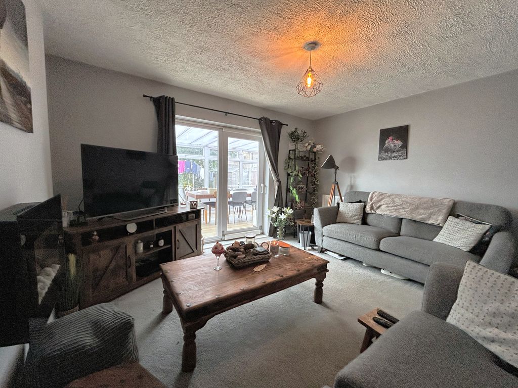 Property photo 2 of 15 1585D407-Fa00-4634-8073-F648Fa4A1807.Jpg