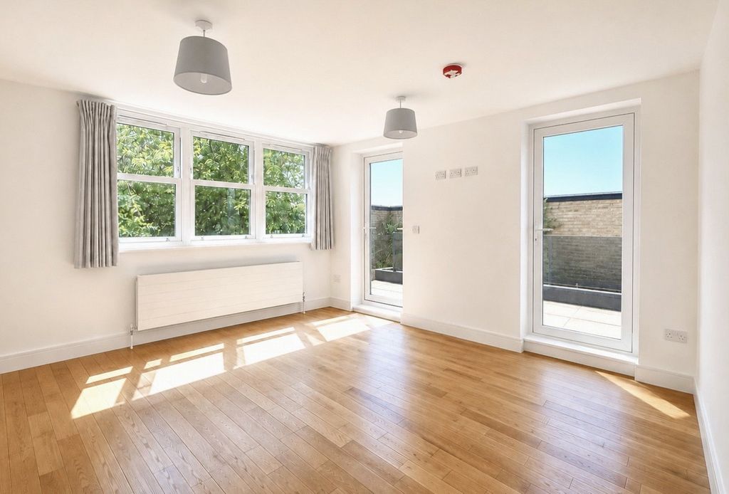 Property photo 3 of 9 Picture No. 64