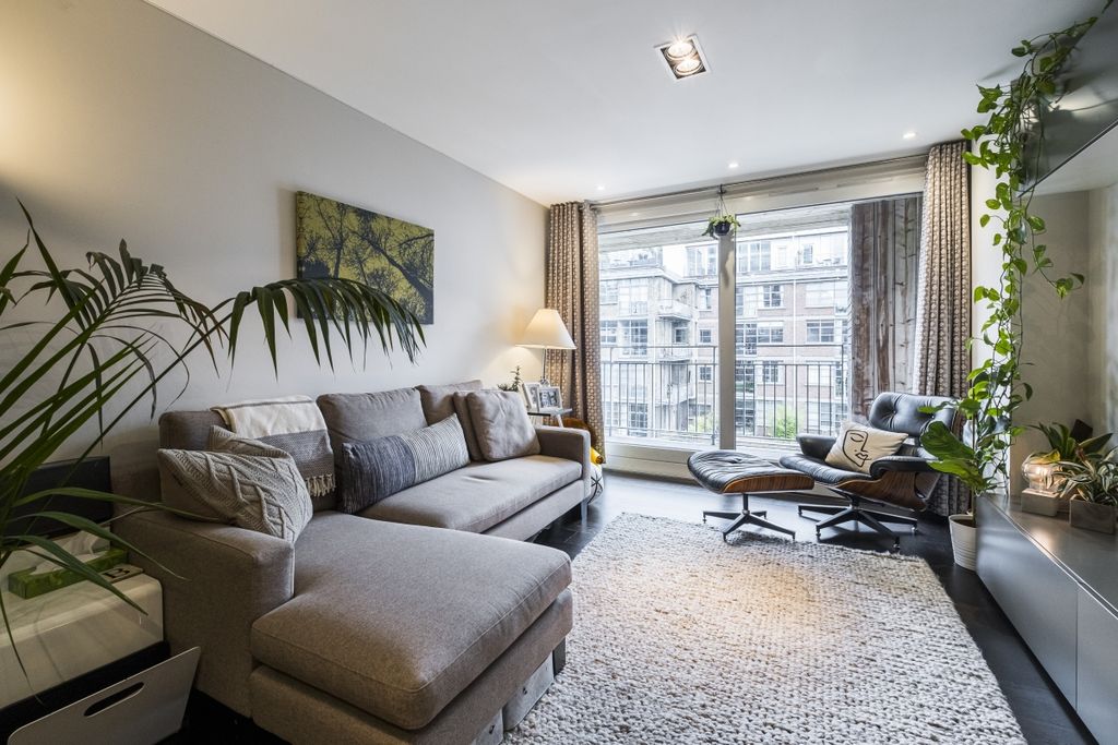 Property photo 3 of 13 307-Wenlock-Build...