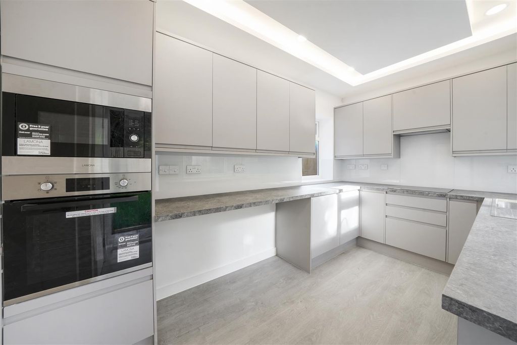Property photo 2 of 14 2A Hollycroft Avenue Wembley Ha9 8Lf - 002.Jpg