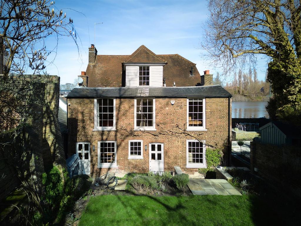 Property photo 2 of 62