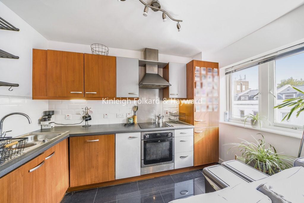 Property photo 2 of 10 F9B63795-400A-4Bc8-8