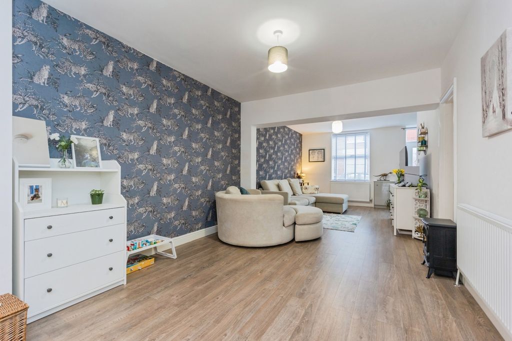 Property photo 3 of 25 Pbox-Img.Jpg