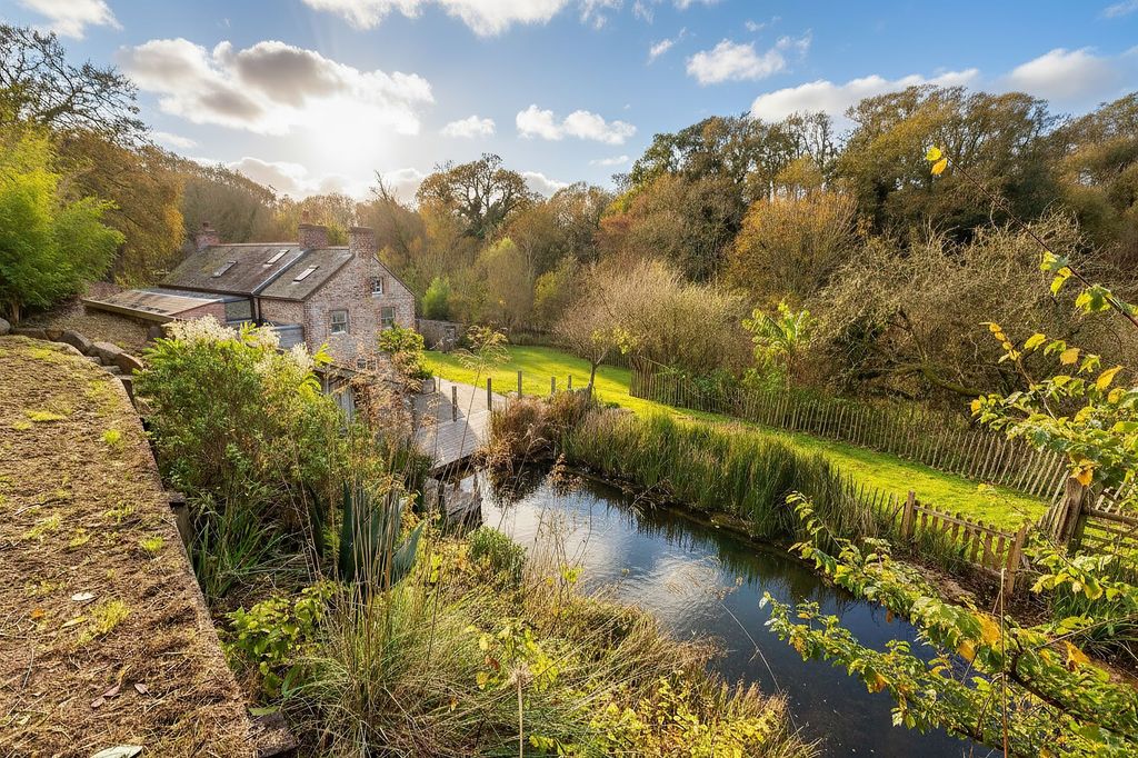 Property photo 2 of 37