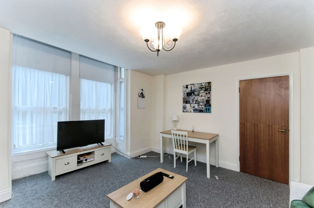 Property photo 2 of 12 Pbox-Img.Jpg