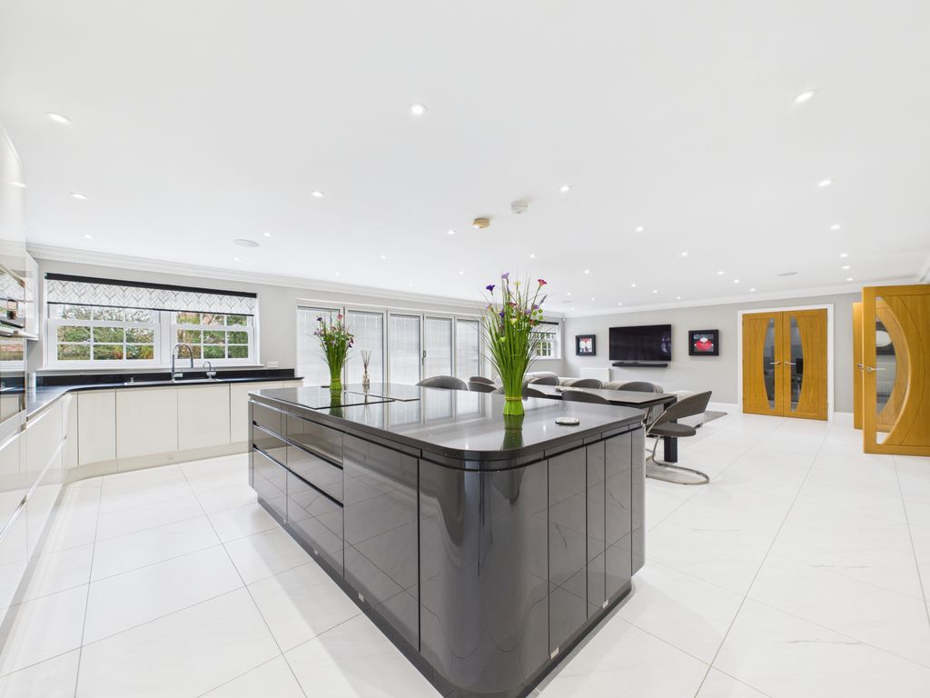 Property photo 3 of 24 Gallery