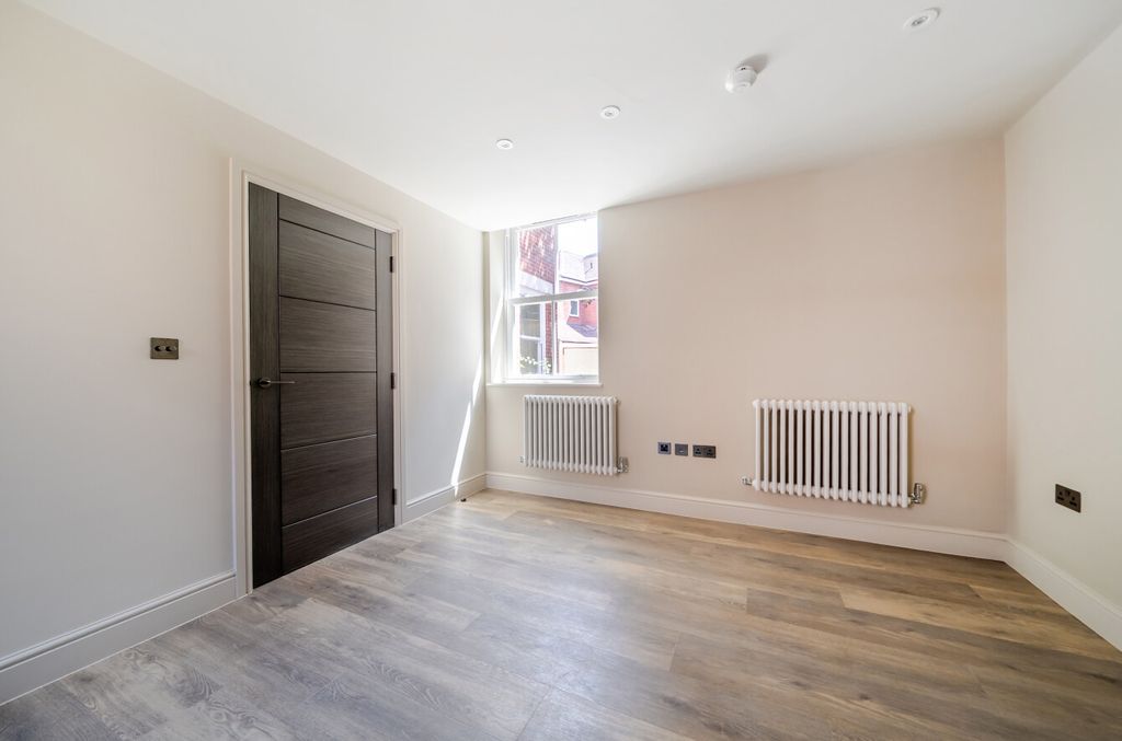 Property photo 3 of 8 1494179-12-6A5638...