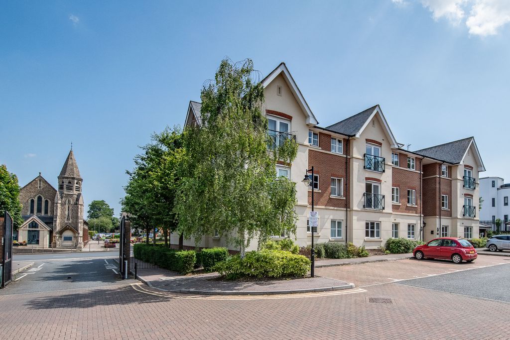 Property photo 1 of 13 Estate-Agents-Aylesbury-13