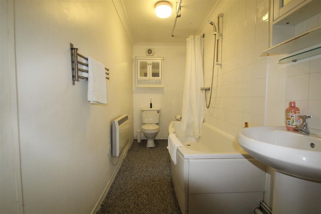 Property photo 3 of 6 Bathroom
