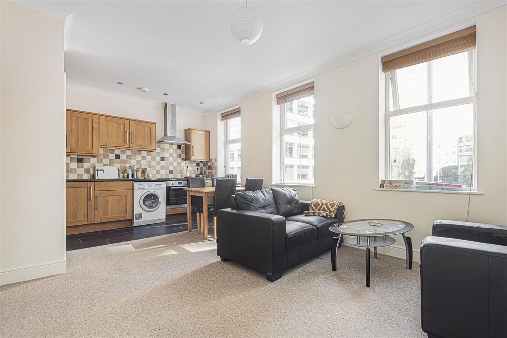 Property photo 3 of 7