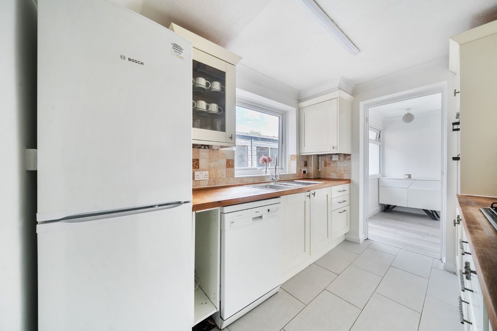 Property photo 3 of 12 Picture No. 27