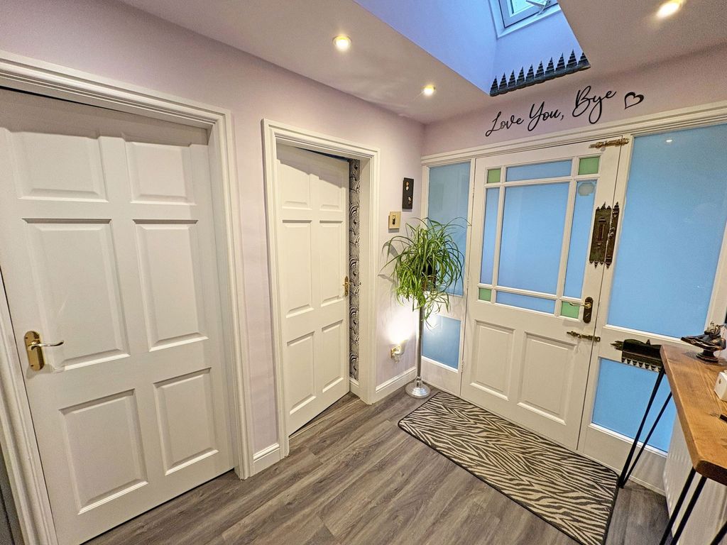 Property photo 2 of 31