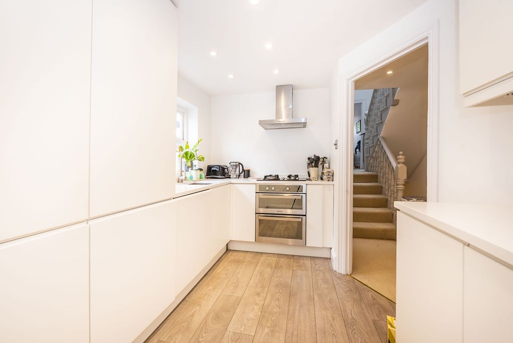 Property photo 3 of 11 112-Earlsfiedl-Ro...