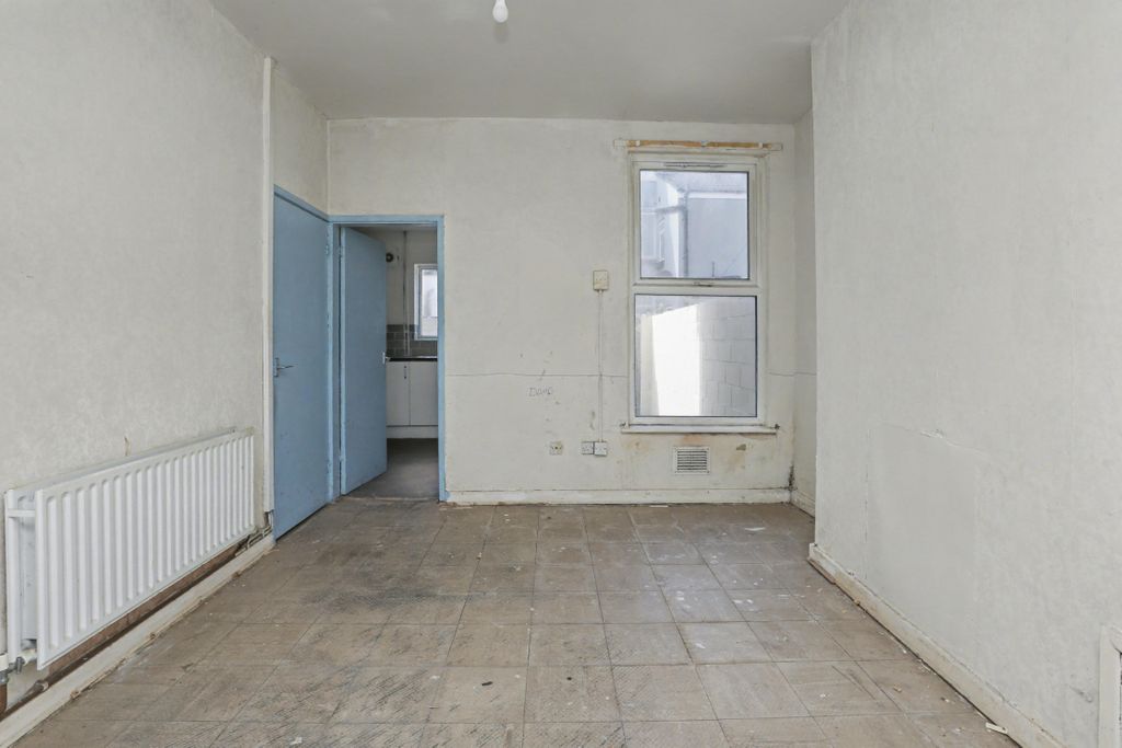 Property photo 3 of 16 116 Adelaide Road, Kensington, Liverpool, L7 8Sh