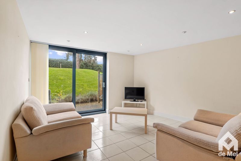 Property photo 3 of 9 Photo 5