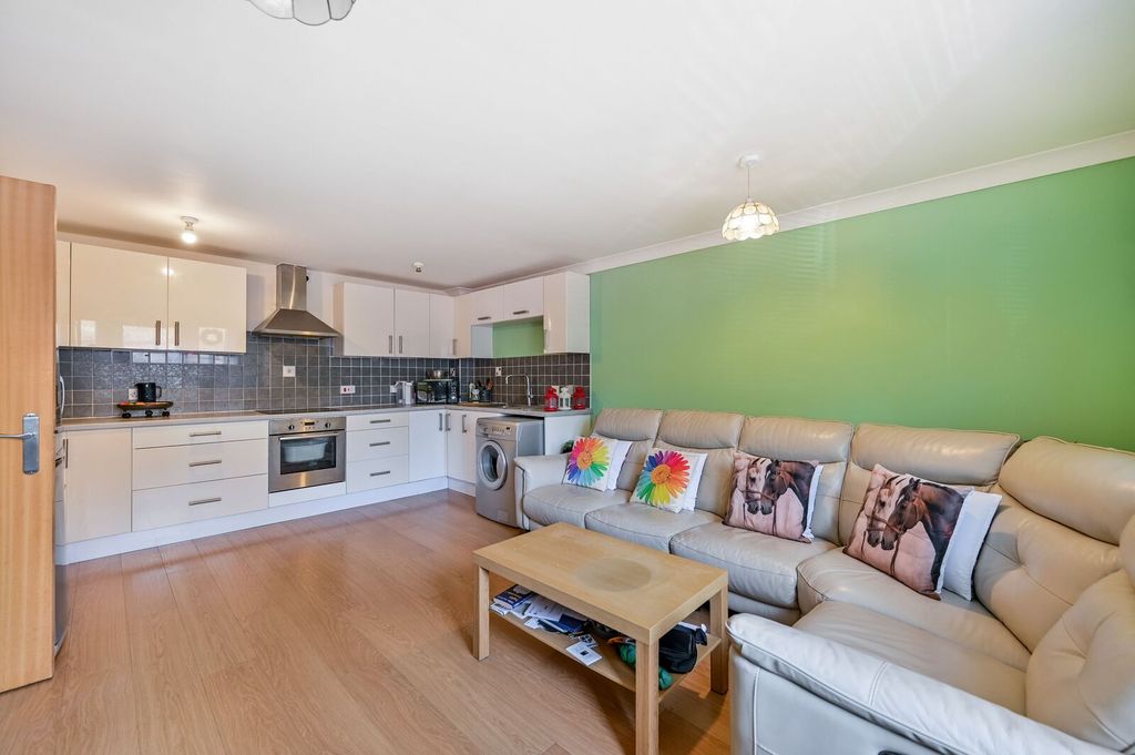 Property photo 2 of 9