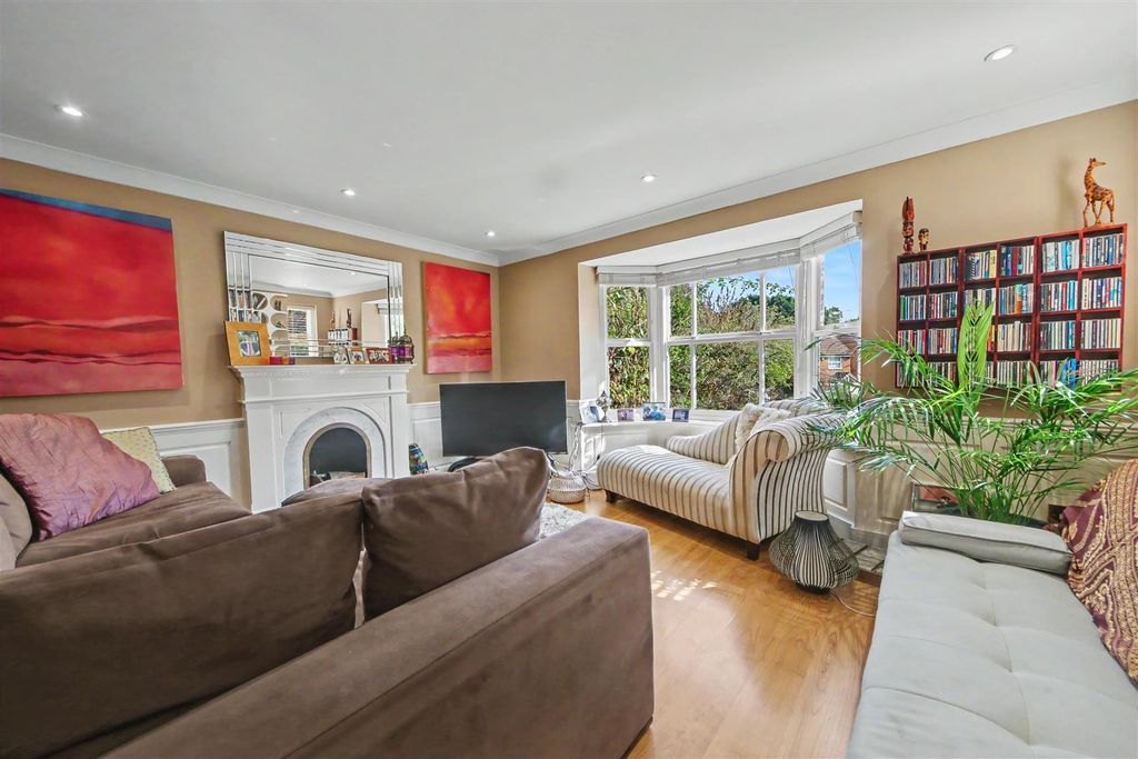 Property photo 3 of 14 Lounge.Jpg